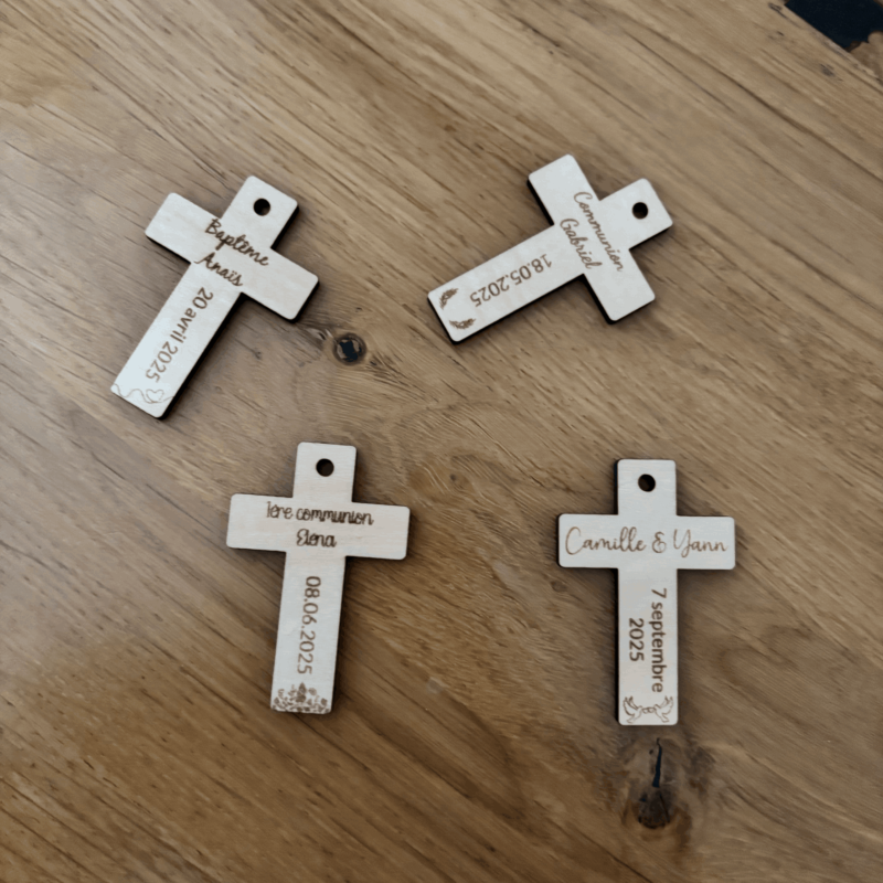 Croix en bois gravée pour cadeaux invité baptême, mariage, communion Croix en bois gravée pour cadeaux invité baptême, mariage, communion